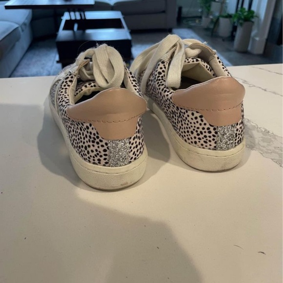 Dolce Vita Neo Spotted Animal Comfort White Tan Trimmed Low Top Sneakers - Picture 3 of 4